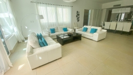 rv33-living-room